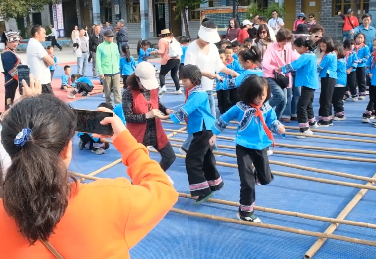 台湾中小学教师交流团赴贵州交流学习