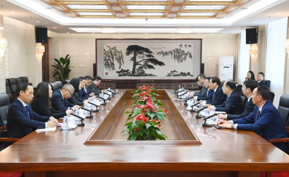 应勇会见澳门廉政专员欧阳湘