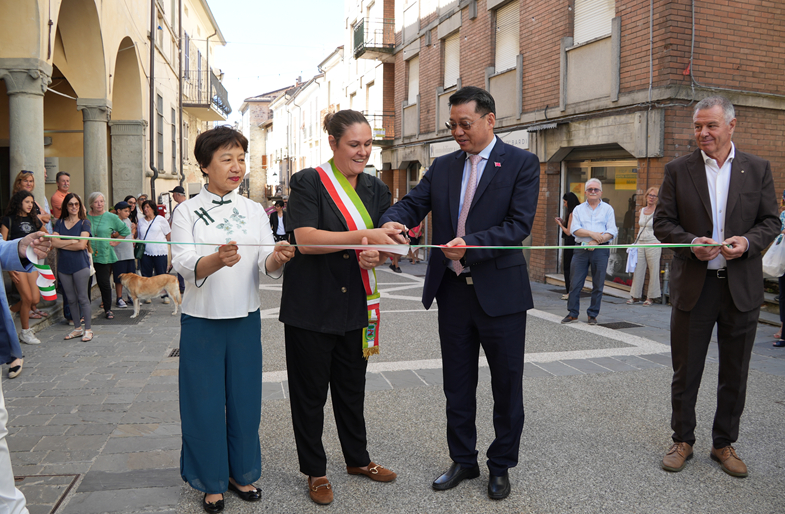 意大利一城市街道更名为“中国电影路”