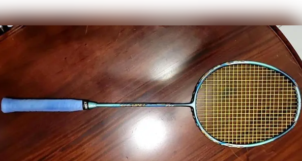 国三生石头当羽球打...击中同学几失明 一审判赔240万