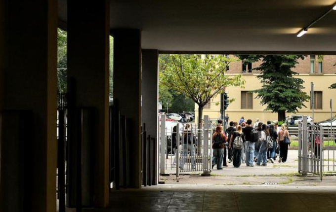 三个月暑假结束 意大利仍“热得上不了学” 高温成开学拦路虎