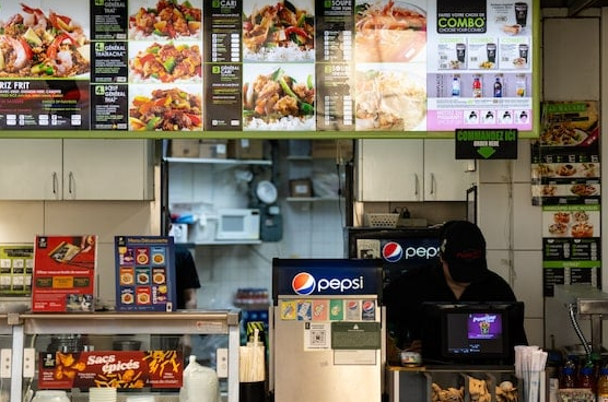 寒冬! 加拿大人没钱下馆子 外出吃饭人数骤降 餐饮业哀鸿遍野!