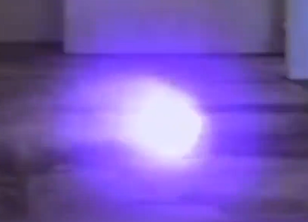 新加坡多地现紫色“闪电球”？弹跳发光噼啪作响，官方：非气象现象 