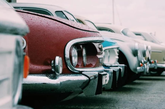 欧洲汽车需求疲软致多家工厂停产之际 Stellantis(STLA.US)CEO将与意大利工会会面