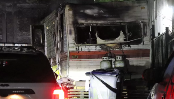 惨剧! 大温房车深夜烧成火球 两人葬身火海 邻居紧急疏散!