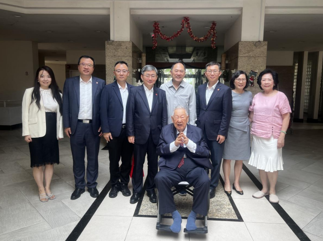 上海交大校领导率团访问新加坡