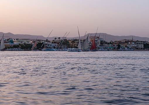 尼罗河上两艘游轮相撞，一名意大利游客身亡