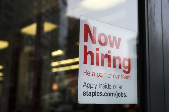 35年首见 大学毕业生职场竞争优势不再