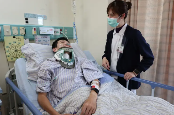 19岁男大生骑机车莫名自摔积极复健盼圆报考警大梦