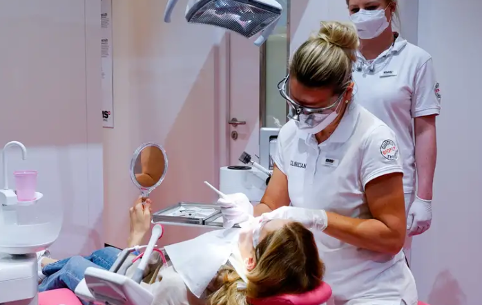 德国保守派委员会建议牙科全部自费 在野党指责侮辱大众