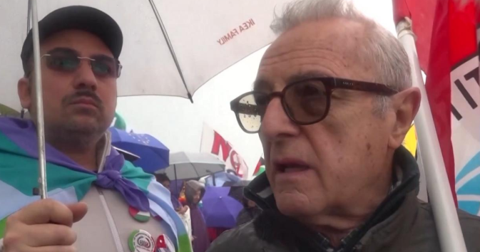 意大利民众在美军基地外抗议示威